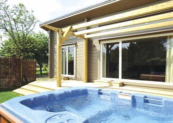 Woodland Lakes Lodges